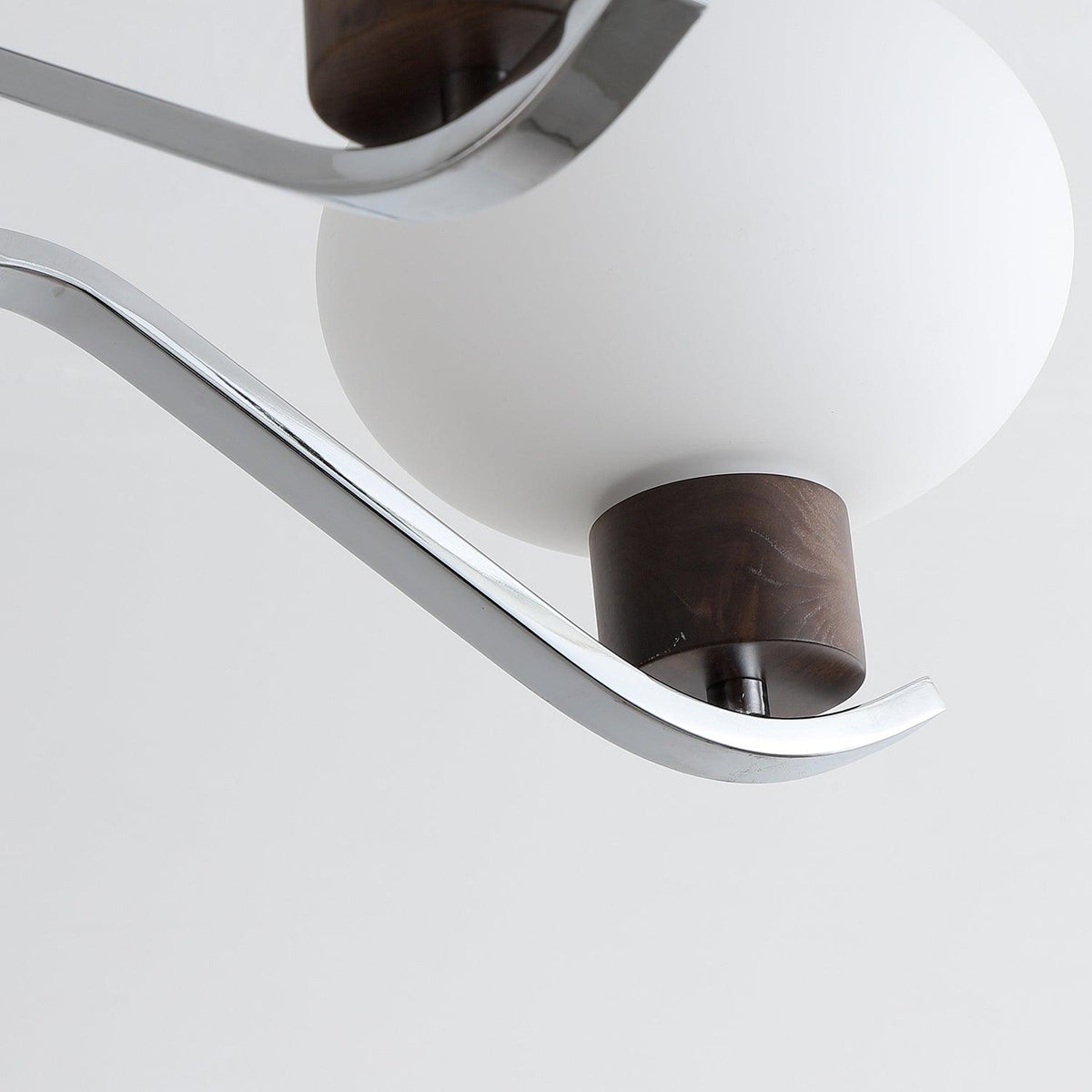 Lustre Amphore en noyer et verre – vue 8