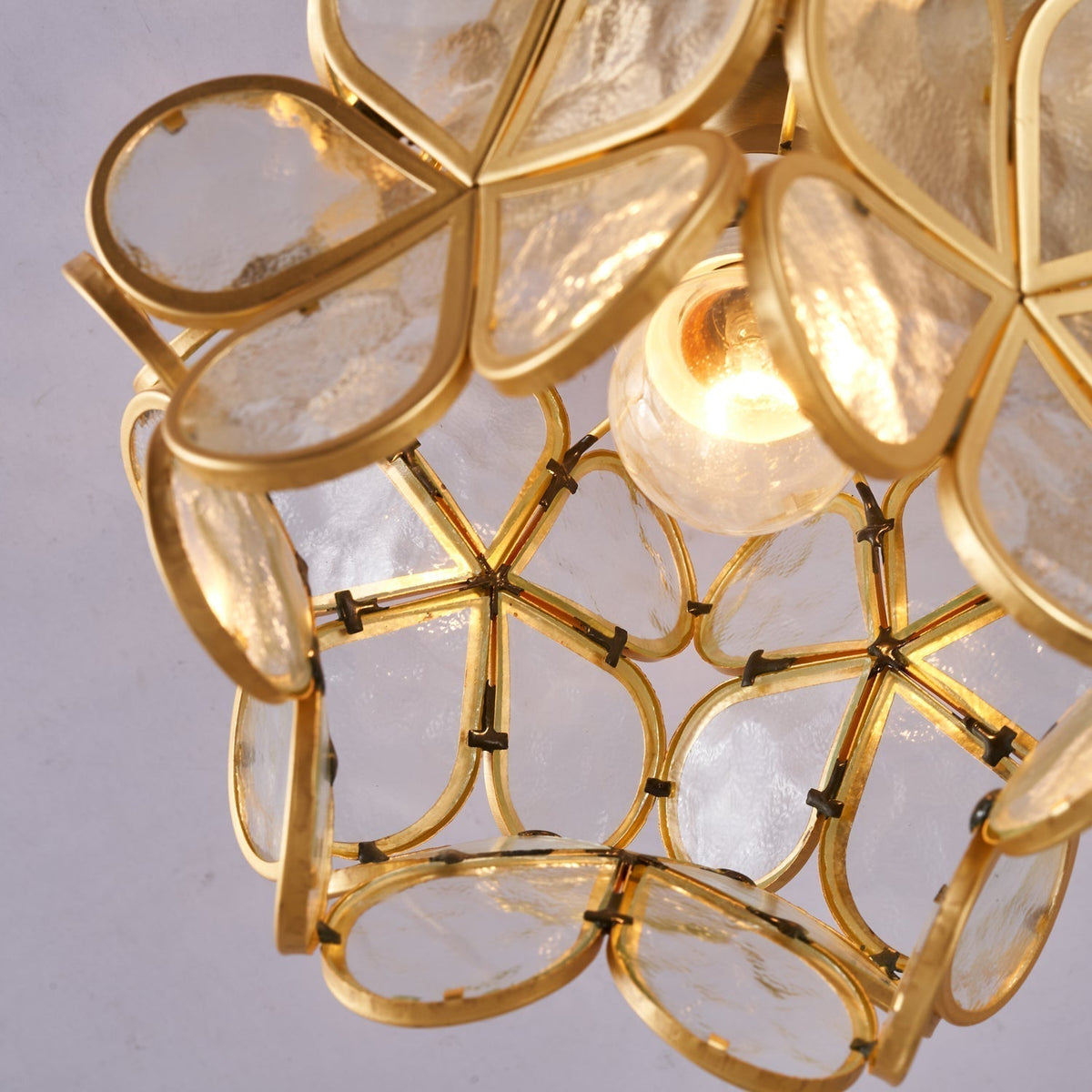 Plafonnier Tessella en verre et laiton – vue 12
