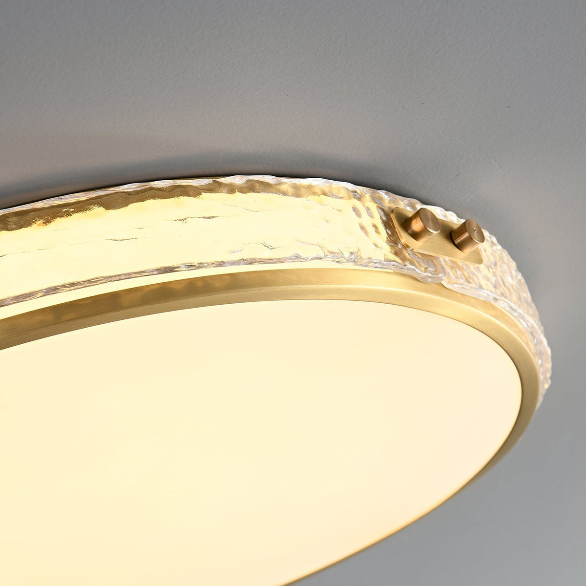 Plafonnier Reinette en verre et laiton – vue 5