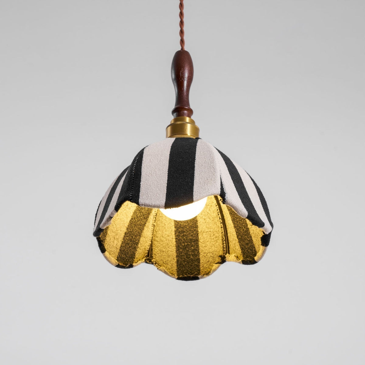 Suspension Ancolie en tissu et métal – vue 7