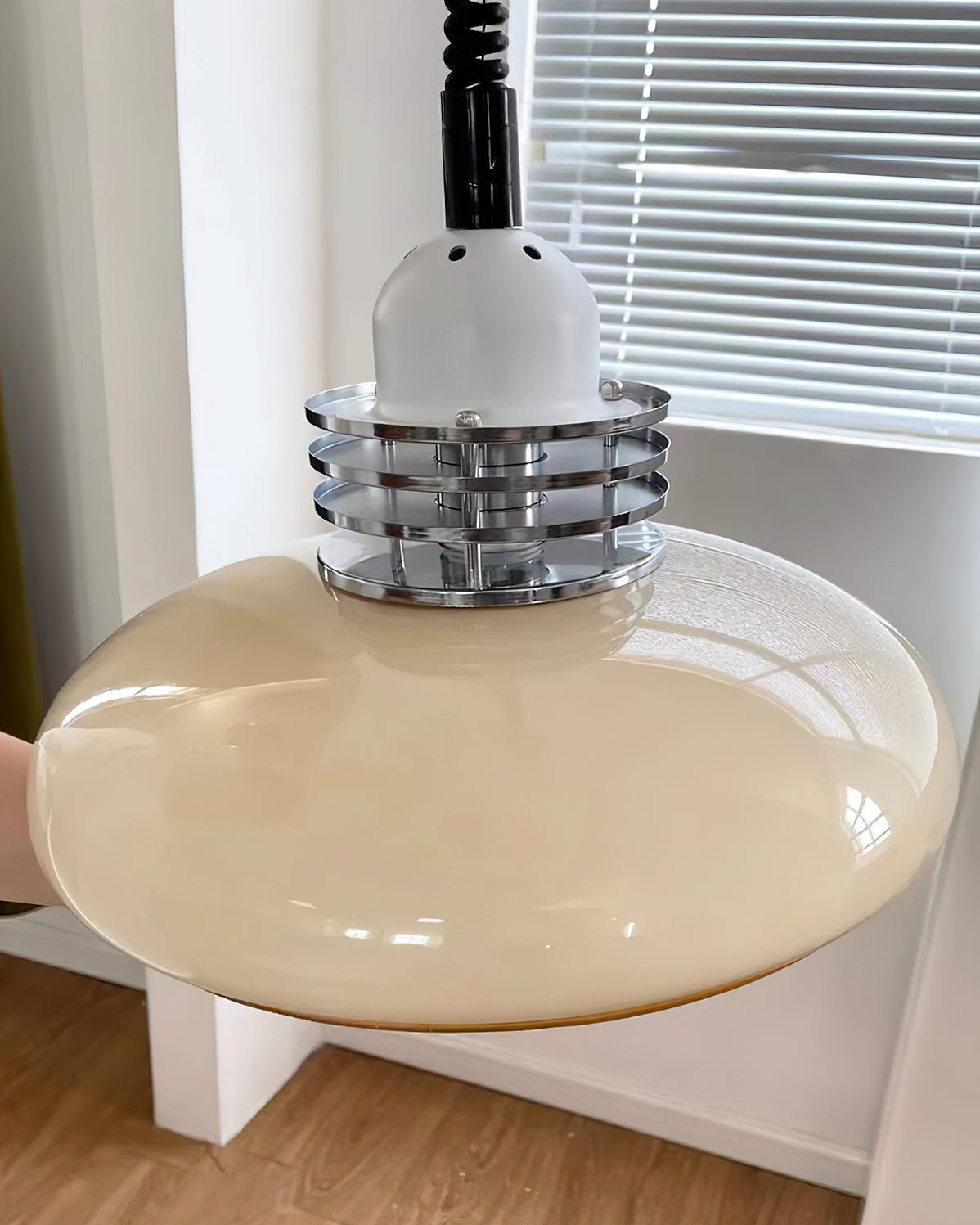 Suspension Bivouac en verre et métal – vue 11