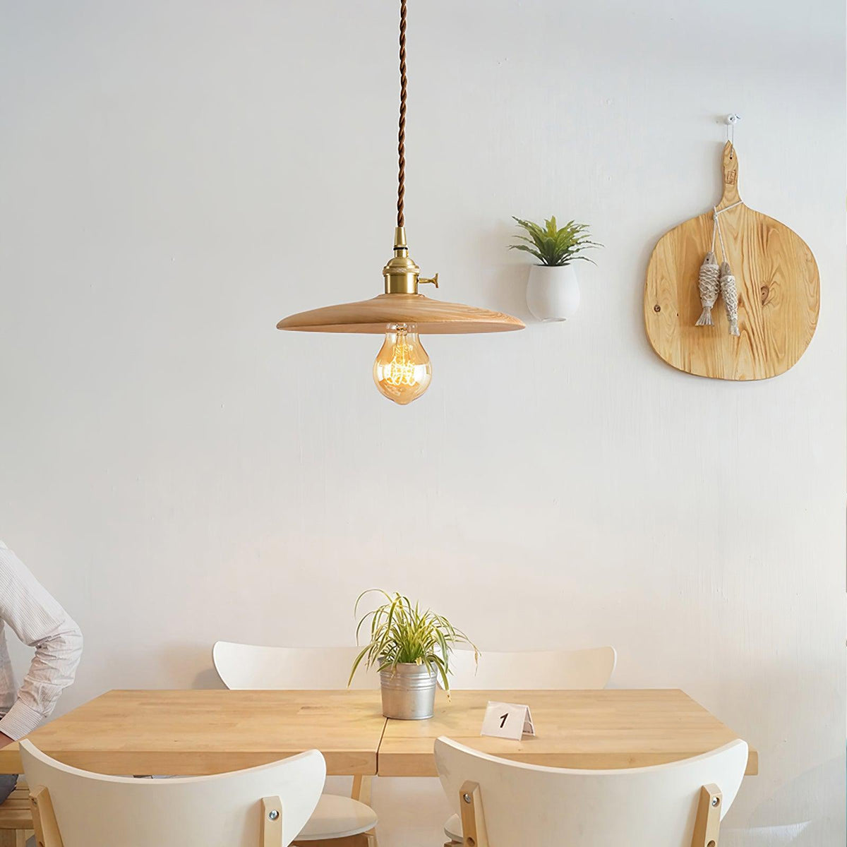 Suspension Primerose en laiton et noyer – vue 12