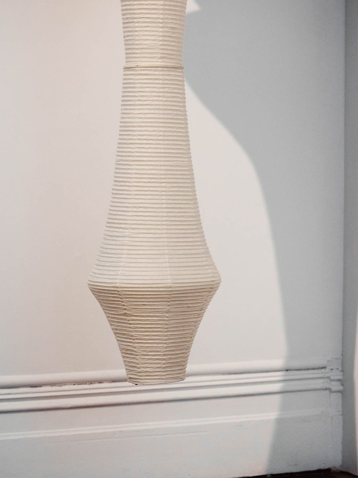 Suspension Égérie en papier et métal – vue 3