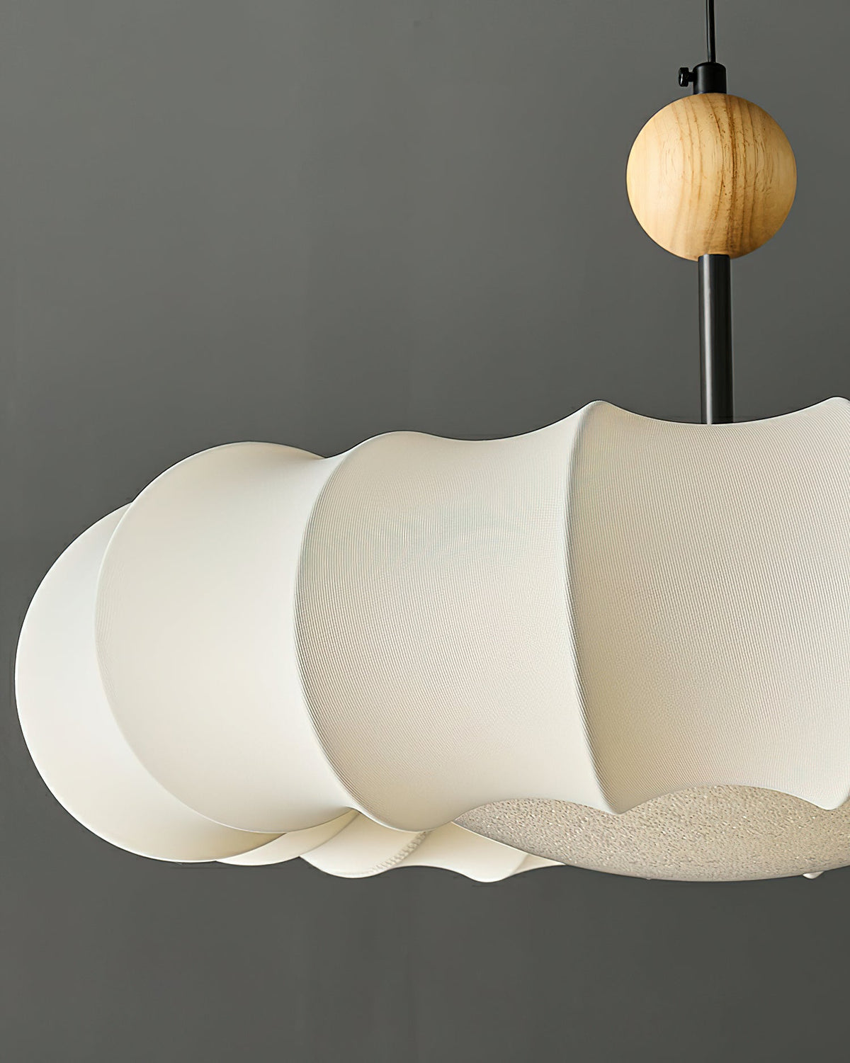 Suspension Ellébore en bois et tissu – vue 2
