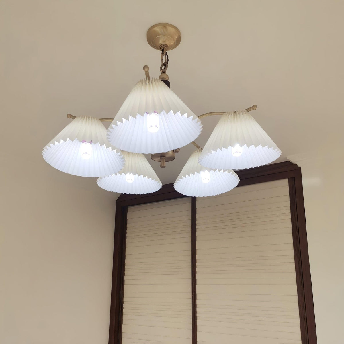 Lustre Atoll en laiton et noyer – vue 23
