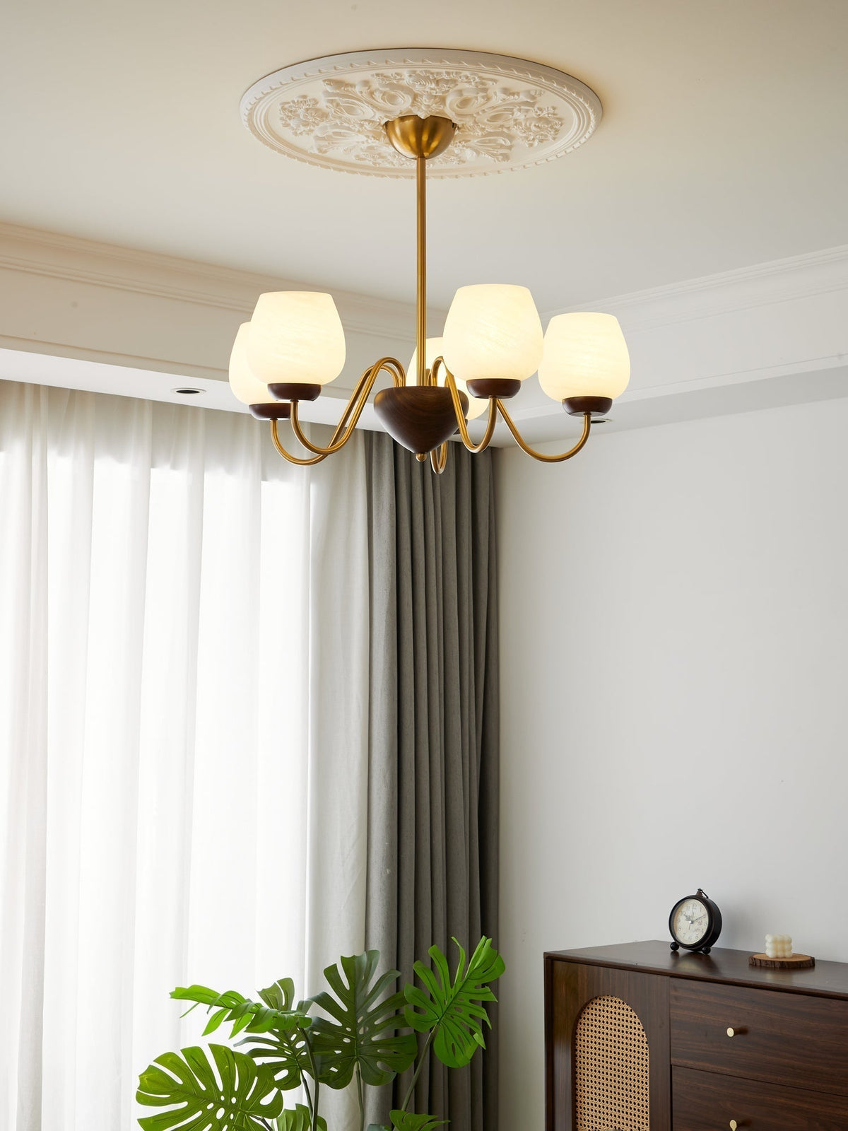 Lustre Pâquerette en verre et bois – vue 7