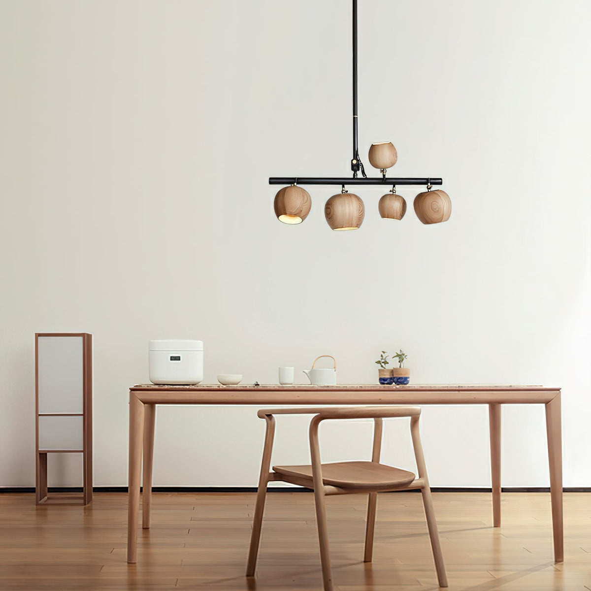 Lustre Avril en bois et fer – vue 3
