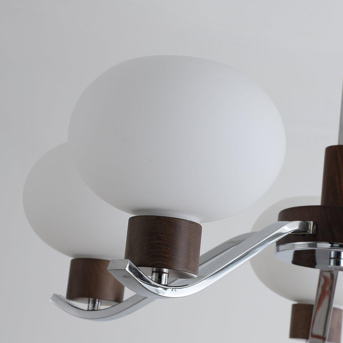 Lustre Amphore en noyer et verre – vue 7