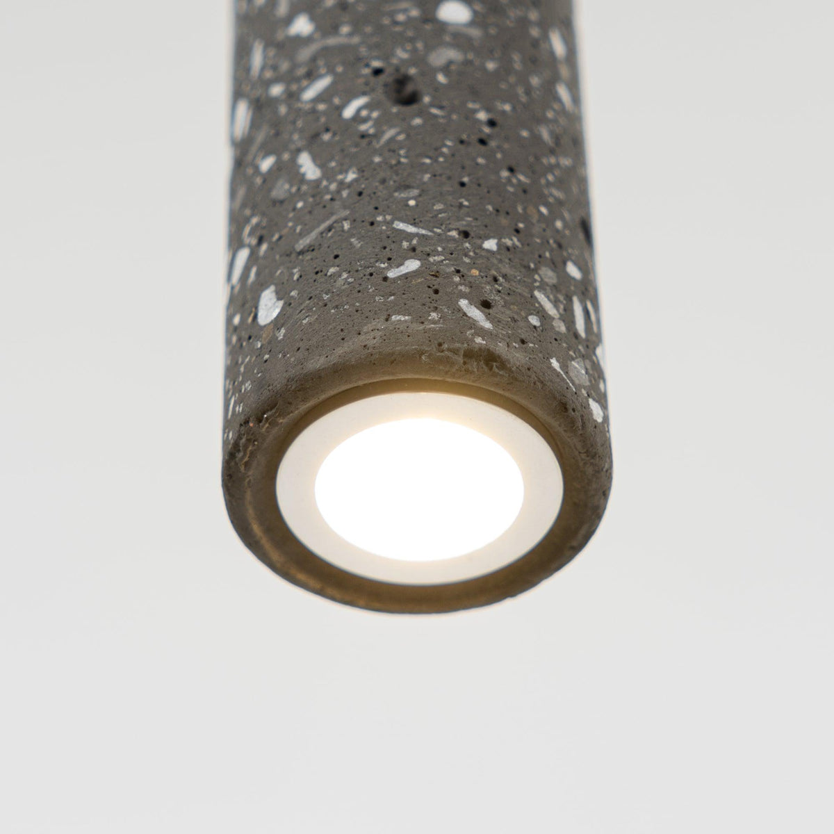 Suspension Céleste en terrazzo et métal – vue 14