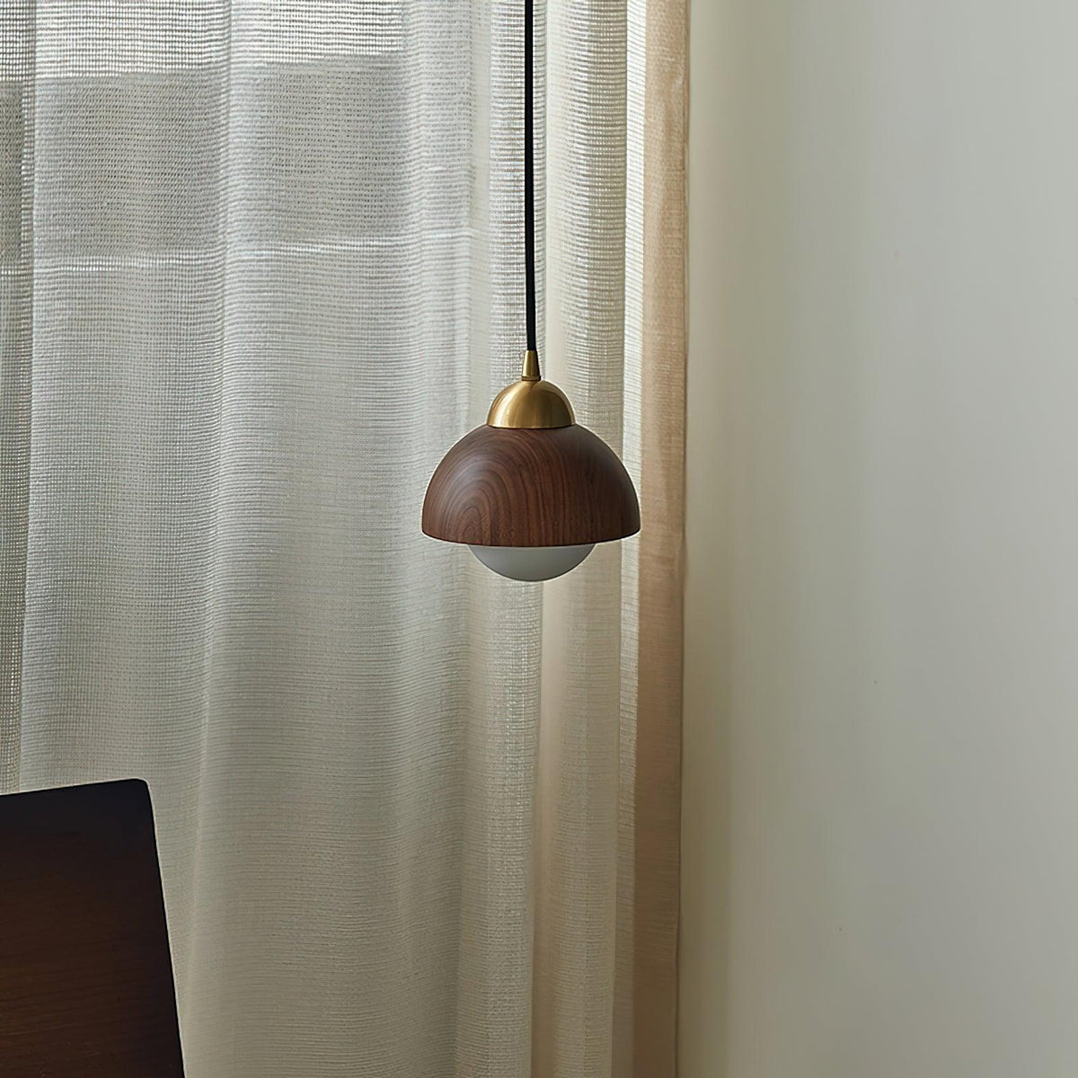 Suspension Pivoine en laiton et bois – vue 5