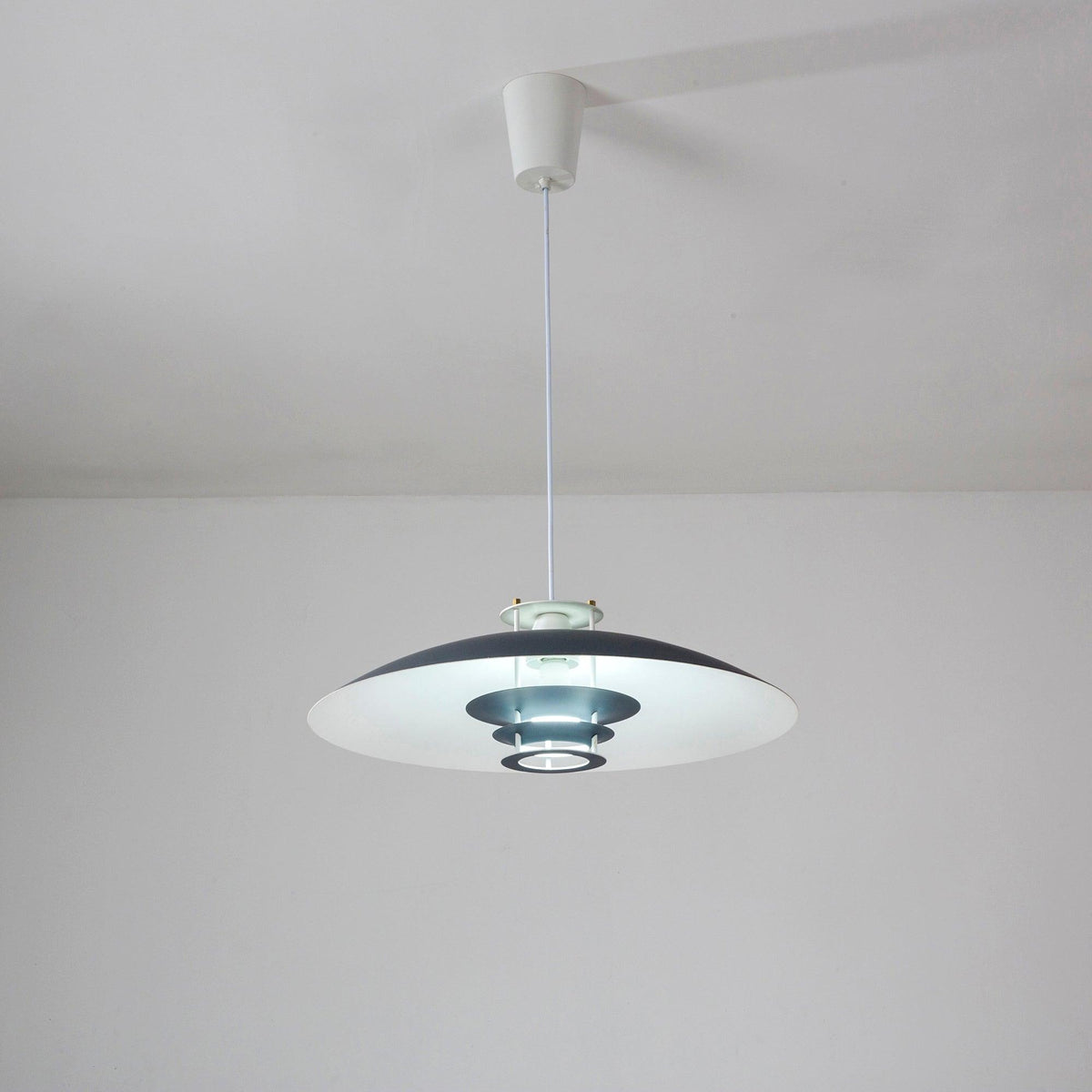 Suspension Cyclamen en aluminium – vue 9