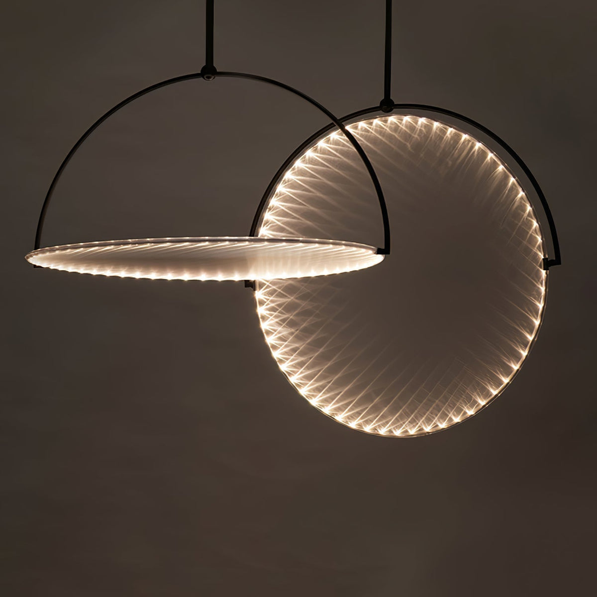 Suspension Hélios en tissu et métal – vue 10