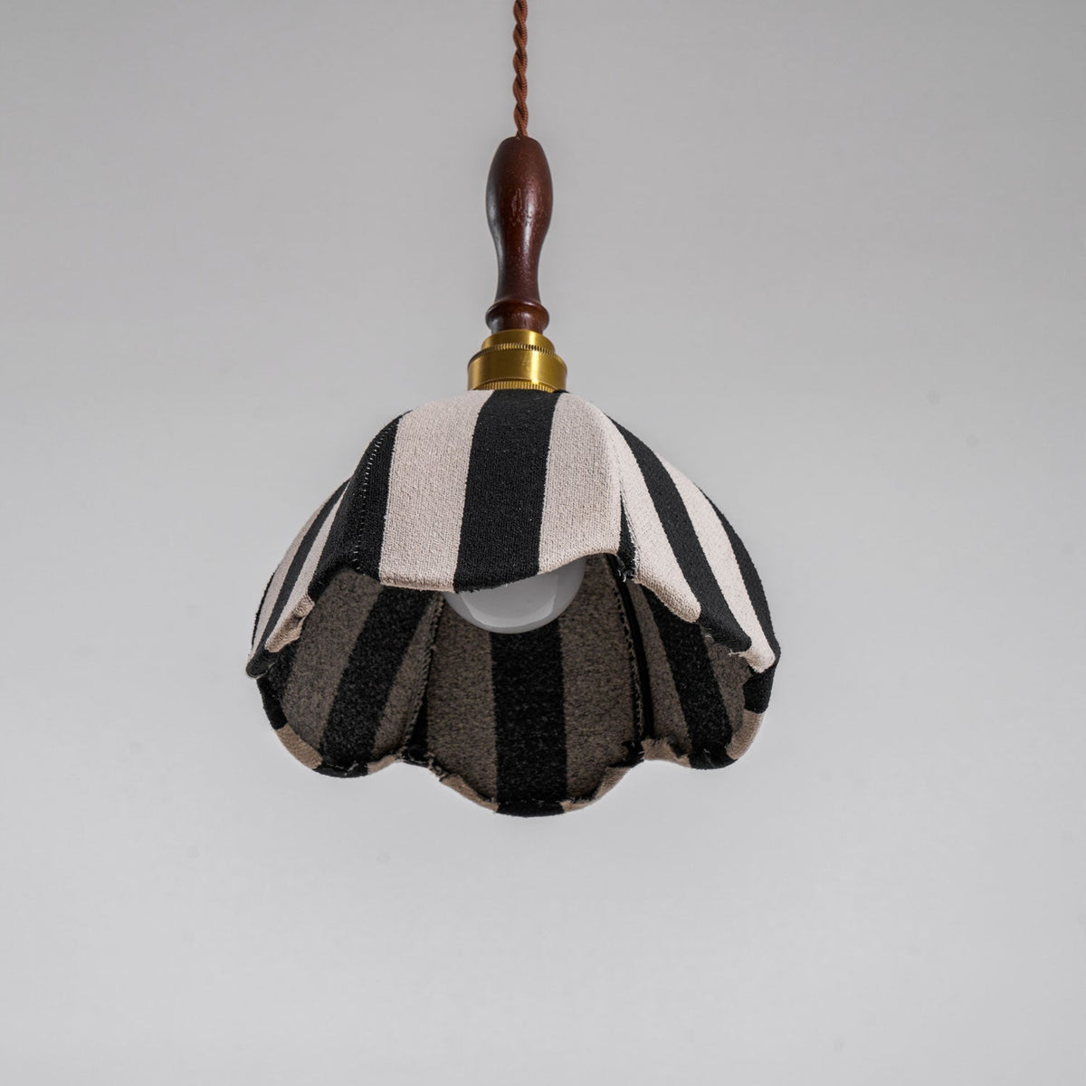 Suspension Ancolie en tissu et métal – vue 8