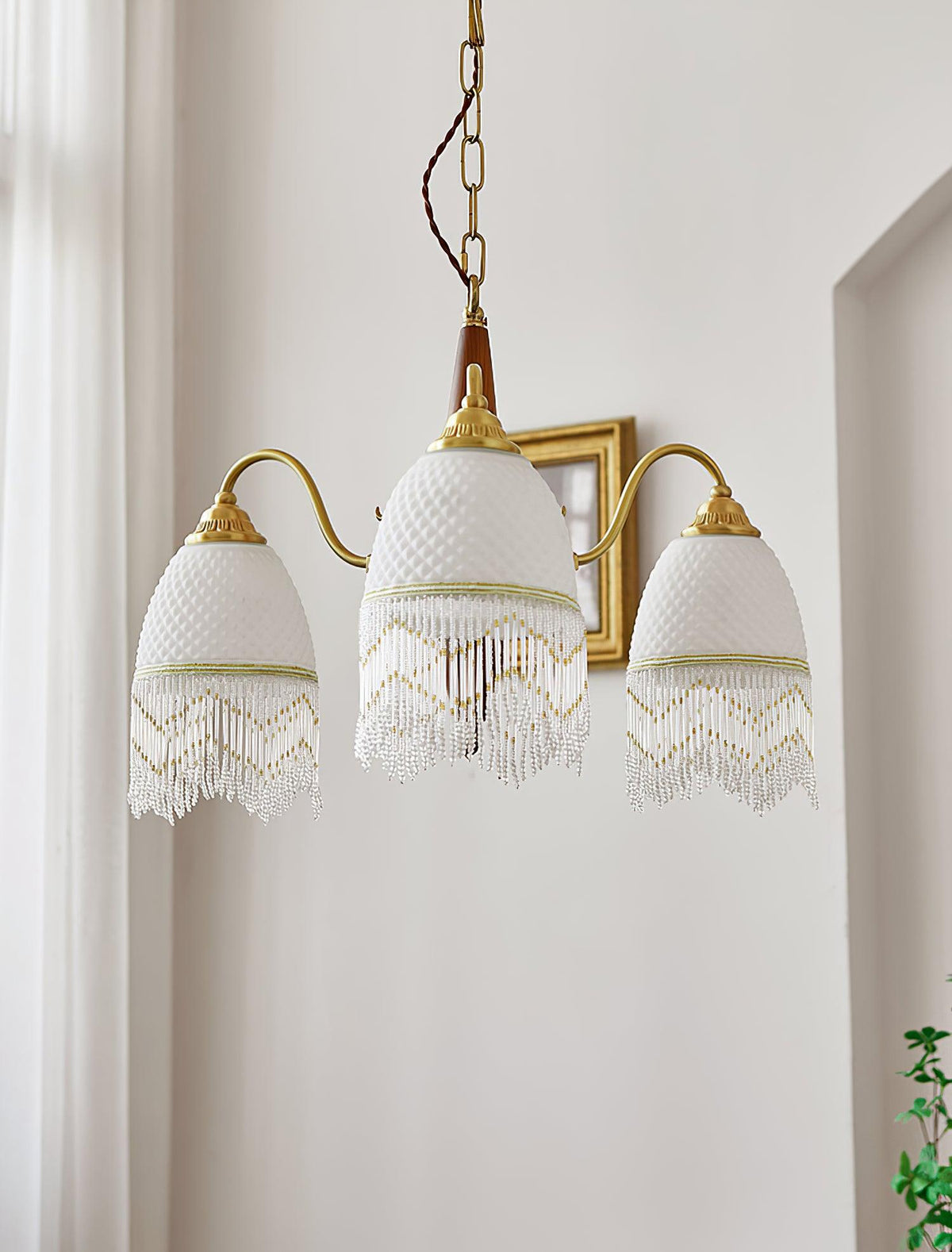 Lustre Dauphin en verre et bois – vue 2