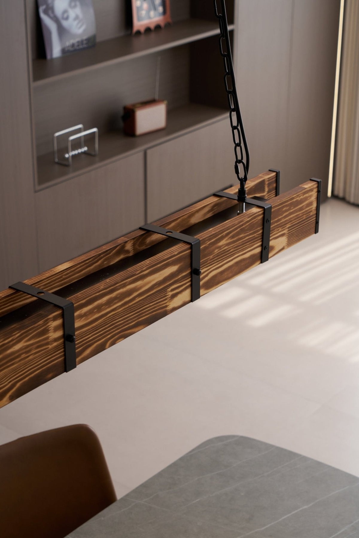 Lustre Lacanau en bois et fer – vue 3