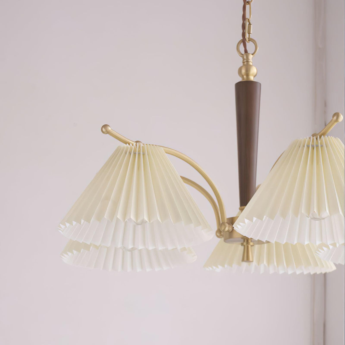 Lustre Atoll en laiton et noyer – vue 7