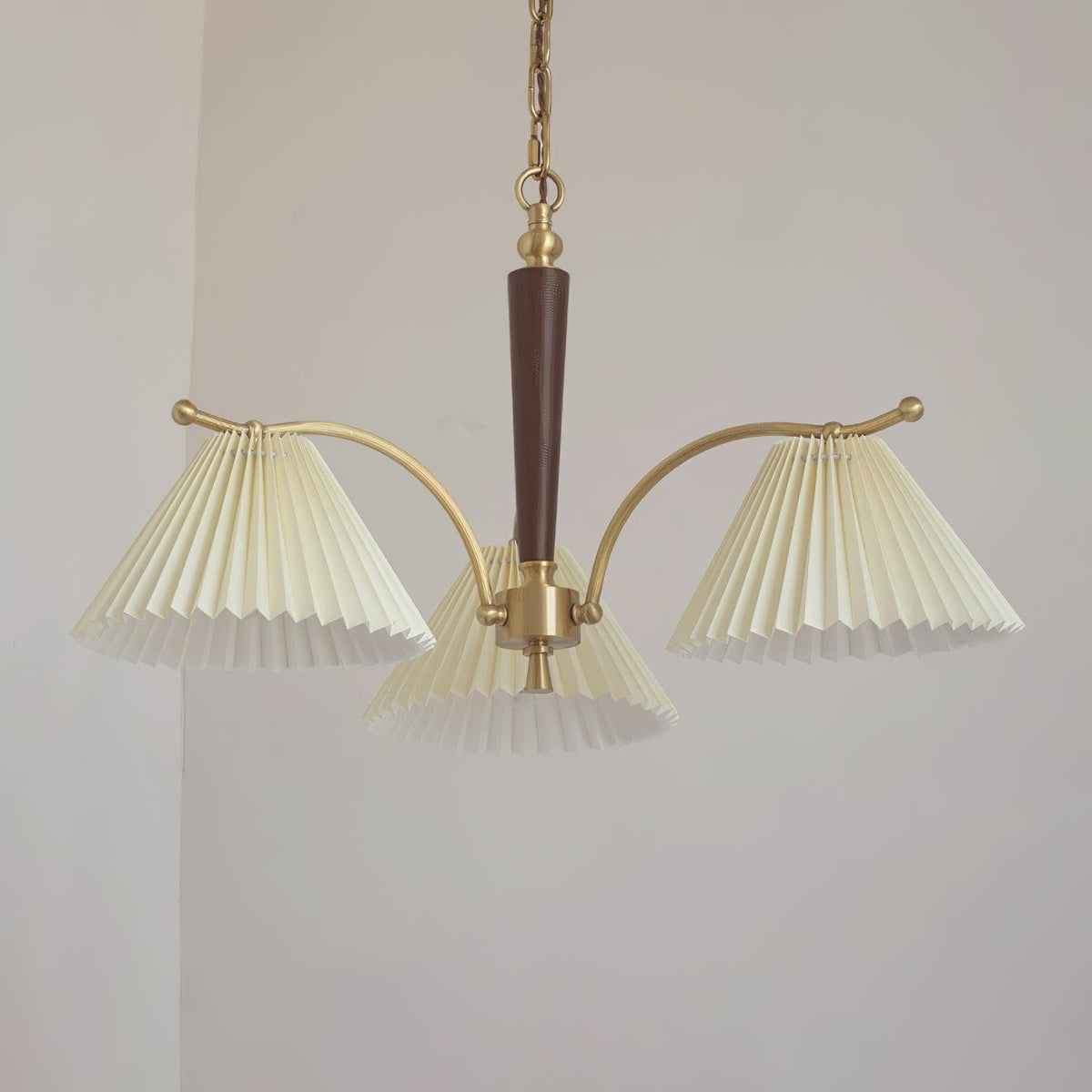 Lustre Atoll en laiton et noyer – vue 12