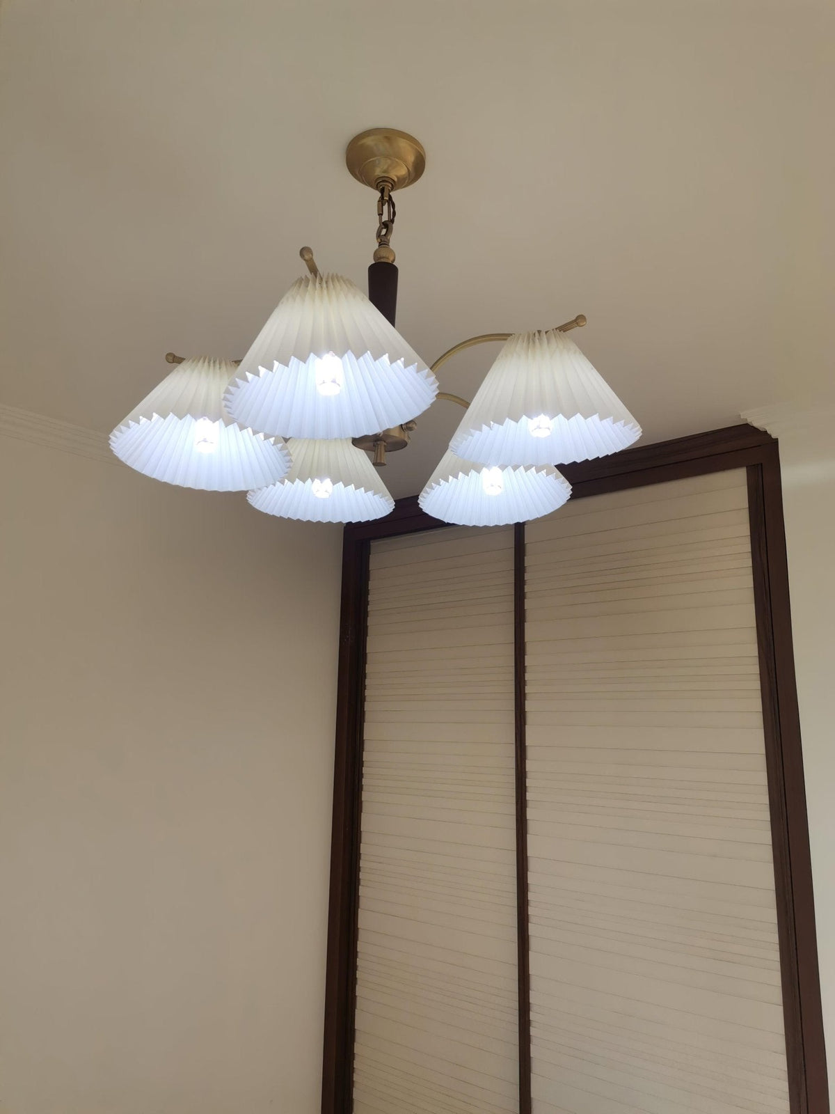 Lustre Atoll en laiton et noyer – vue 29