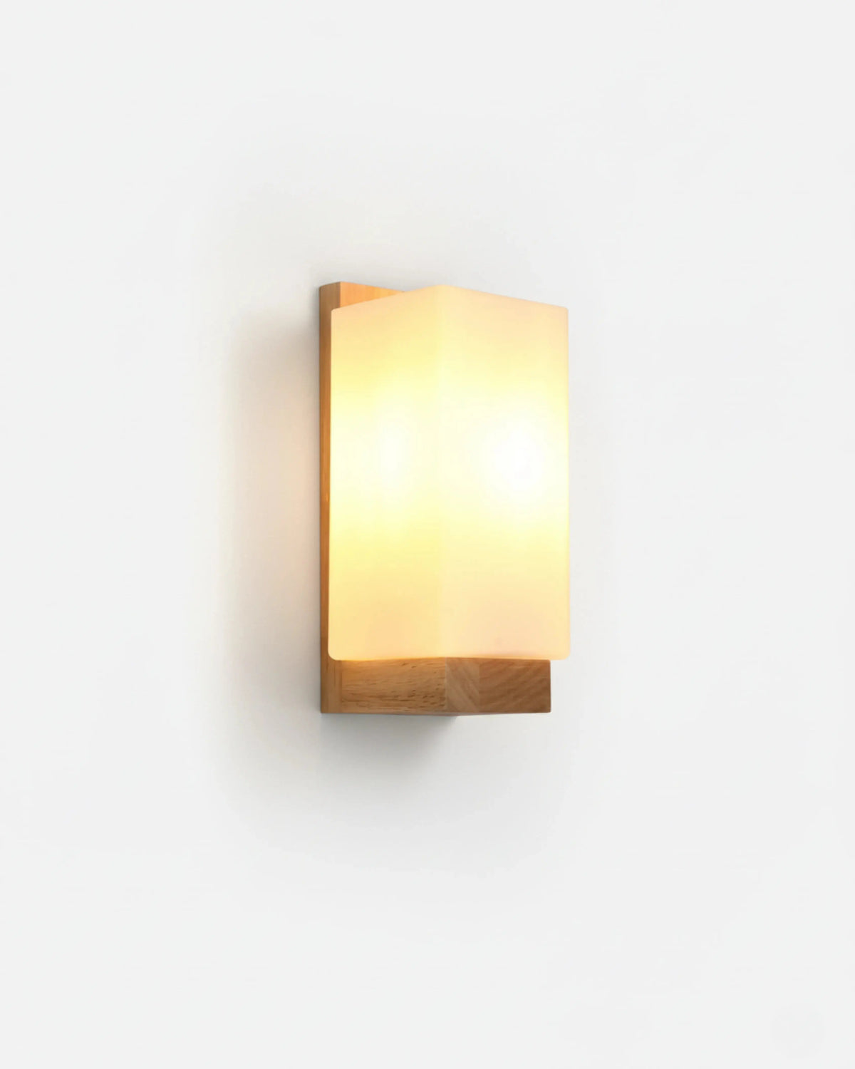 Applique murale Bouleau en chêne et verre opalin – faubourg & fils