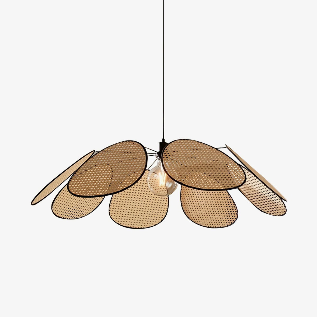 Suspension Athéna en rotin et fer – faubourg & fils